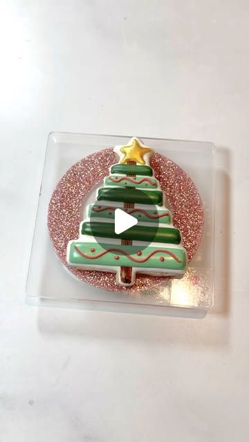 Christmas Decorated Cookies, Flood Icing, Cookie Videos, Christmas Cookies Decorated, Royal Icing Cookies, Custom Cookies, Decorated Cookies, Tree Branches, Cookie Decorating