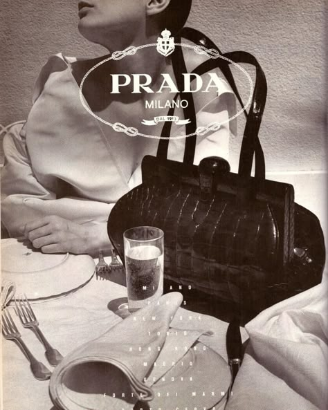 Prada FW 1988, p Prada Aesthetic, Prada Purse, Amber Valletta, Prada Purses, Mode Editorials, Designer Aesthetic, Vogue Vintage, Print Advertisement, Fashion Ads