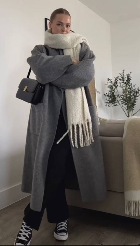 Casual Grey Coat Outfit, Winter Outfits With Grey Coat, Light Grey Overcoat Outfit Women, Gray Winter Coat Outfit, Winter Coat And Scarf, Winter Outfit Grey Coat, Grey Dress Coat Outfit, Grey Coat Outfit Aesthetic, Dark Grey Coat Outfit Winter