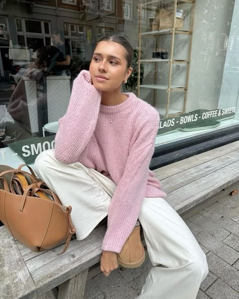 Light Pink Jumper Outfit, Pale Pink Cardigan Outfit, Pale Pink Sweater Outfit, Pop Of Blue Outfit, Light Yellow Sweater Outfit, Light Pink Sweater Outfit, East Coast Outfits, Pink Jumper Outfit, Winter Travel Fashion