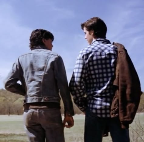 Johnny The Outsiders, Johnny And Ponyboy, Ponyboy And Johnny, Outsiders Aesthetic, Ralph Macchio The Outsiders, Tommy Howell, Ponyboy Curtis, C Thomas Howell, Pony Boy