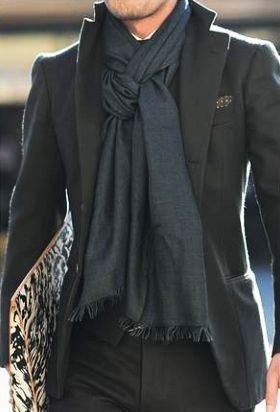 Scarf Outfit Men, Mens Scarf Fashion, Long Outerwear, Men Scarf, Mens Scarf, Men's Scarves, Scarf Knots, Wear A Scarf, Elegant Scarves