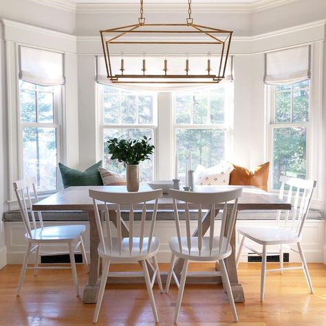 Bow Window Kitchen, Bay Window Seat Kitchen, Window Bench Seat Kitchen, Kitchen Nook Ideas Bay Windows, Bay Window Seat Ideas, Built In Dining Bench, Bay Window Seating Kitchen, Kitchen Eating Area, Thanksgiving Instagram