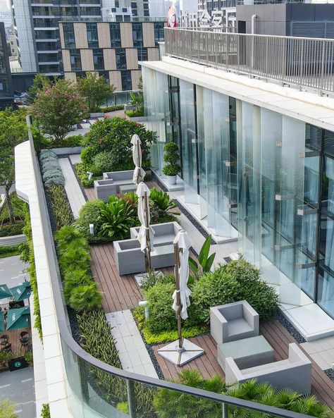 [Ad] 61 Trendiest Roof Garden Design Tips and Tricks You've Never Considered Straight Away #roofgardendesign Garden Rooftop Design, Office Rooftop Design, Office Terrace Design, Office Terrace Garden, Rooftop Garden Architecture, Balcony Landscape Design, Rooftop Plan, Roof Garden Architecture, Balcony Layout