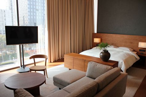 Muji Hotel, Japanese Style Interior, Hotel Bedroom Design, Muji Home, Condo Bedroom, Hotel Business, Hotel Room Design, Japanese Interior Design, Condo Living