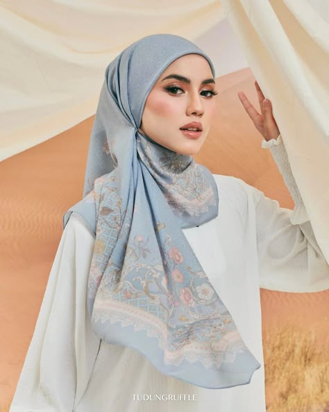 Scarf Editorial Photography, Hijabi Photography Ideas, Hijab Model Photography, Hijabi Photoshoot, Tudung Style, Hijab Shoot, Styling Hijab, Fabric Shoot, Drape Ideas