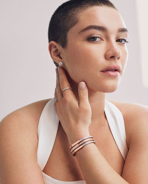 florence pugh Buzz Cut Women, Nancy Ajram, Chloe Bailey, Lock Jewelry, Florence Pugh, Popular Jewelry, Buzz Cut, Gwyneth Paltrow, Tiffany And Co