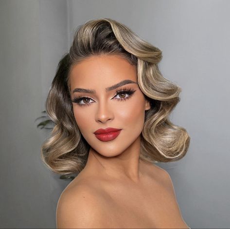 20s Makeup Look, Hollywood Glam Hair, Cabelo Pin Up, 20s Hair, Old Hollywood Hair, Pageant Hair, Glamour Hair, Hollywood Hair, Classic Hairstyles