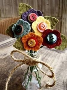 Jewelry Craft Ideas - Pandahall.com Baby Mobil, Button Bouquet, Wool Projects, Wool Crafts, Felt Projects, Button Art, Button Crafts, Button Flowers, Sewing For Beginners