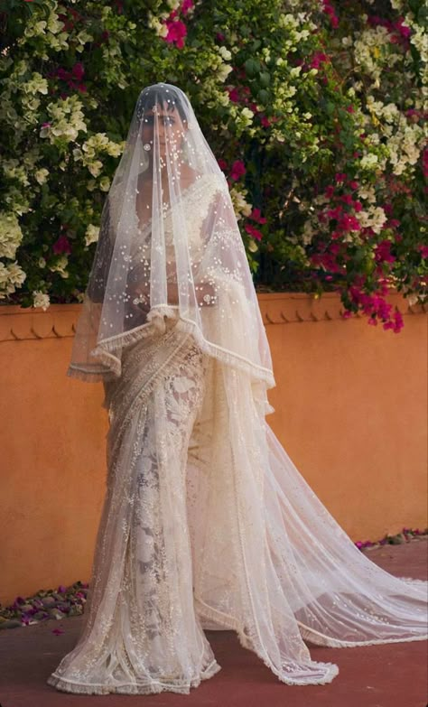 Sabyasachi Bridal, Sabyasachi Bride, Indian Wedding Gowns, Bridal Sari, Desi Wedding Dresses, Asian Wedding Dress, Tulle Veil, Indian Bride Outfits, Wedding Sari