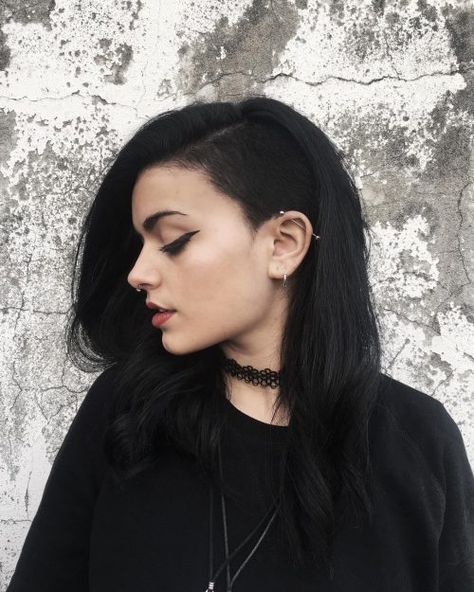 15 Edgy Long Hair with Shaved Sides & Back Undercuts for Women Hair With Shaved Sides, Half Shaved Head Hairstyle, Shaved Long Hair, Long Hair Shaved Sides, Edgy Long Hair, Half Shaved Head, Side Haircut, Undercut Designs, Undercut Long Hair