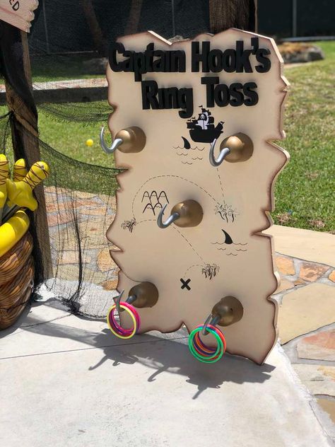 Captain Hook Ring Toss, Tropisk Fest, Pirates Birthday Party Ideas, Pirates Birthday Party, Pirate Ideas, Mermaid Pirate Party, Pirate Hook, Pirate Themed Birthday Party, Camp Games