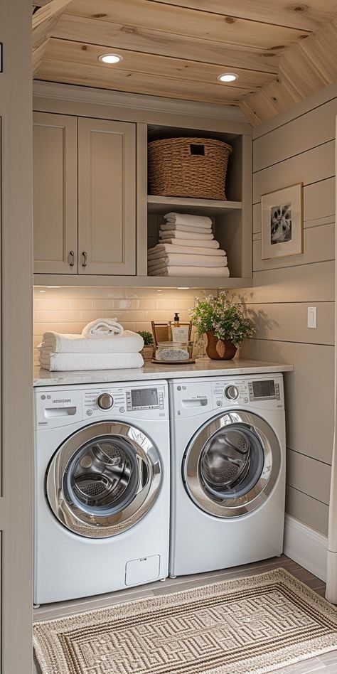 15 Beautiful Shiplap Laundry Room Ideas to Upgrade Your Space House Laundry Room, Home Laundry Room, Dream Laundry Room, Laundry Room Layouts, Mudroom Laundry Room, Laundry Room Renovation, Modern Laundry Rooms, Mudroom Laundry, Laundry Mudroom