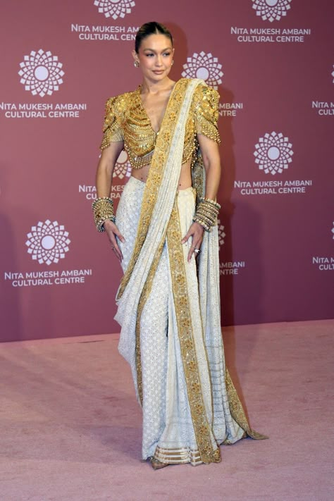 Gigi Hadid Indian Dress, Gigi Hadid Saree, Nmacc India In Fashion, Bollywood Red Carpet, Bollywood Gowns, Gigi Hadid Red Carpet, Saree Styling, Carpet Outfits, Gigi Hadid Outfits