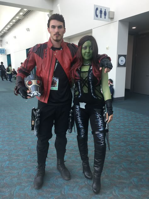 Starlord and Gamora cosplay | Comic-Con 2018 Comicon Couples Costumes, Gamora And Peter Costume, Diy Gamora Costume, Gamora Halloween Costume, Marvel Couple Costume, Comic Con Couple Costumes, Cosplay Couple Ideas, Guardians Of The Galaxy Couples Costume, Star Lord And Gamora Costumes