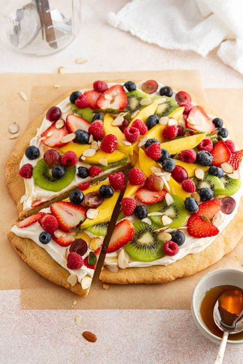 Soft and chewy sugar cookie crust + creamy almond frosting + fresh colorful fruit = this pretty-as-a-picture dessert fruit pizza recipe, perfect for any occasion! #summerdessertidea #easydessert #dessertpizza Dessert Pizza Fruit, Fruit Sugar Cookies, Almond Frosting, Chewy Sugar Cookie Recipe, Sugar Cookie Crust, Fruit Pizza Recipe, Brown Sugar Cookies, Chewy Sugar Cookies, Fruit Toppings