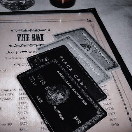 American Express Black Card, American Express Black, Minuman Starbucks, 카드 디자인, Vision Board Manifestation, Rich Lifestyle, Luxury Lifestyle Dreams, Black Card, Money And Happiness