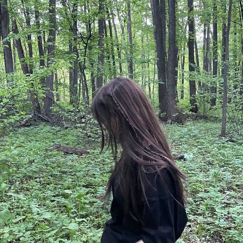 Woods Aesthetic Girl, Girl In Forest Aesthetic, Forest Girl Aesthetic, Australian Forest, Girl In Forest, Moonlight Aesthetic, Lana Core, Chica Dark, Girlfriend Aesthetic