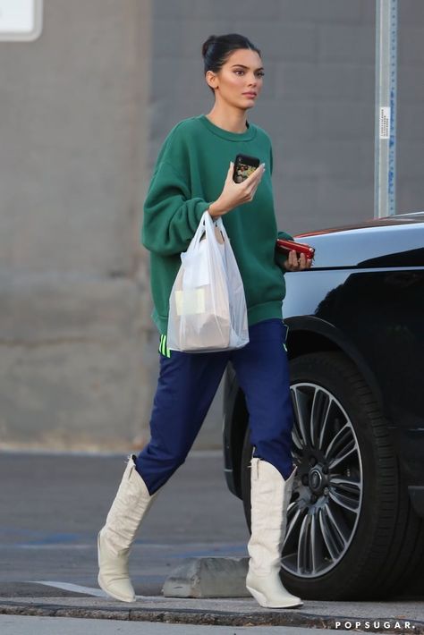 Kendall Jenner Street Style, White Cowboy Boots, Kendall Style, Kendall Jenner Outfits, Jenner Outfits, Jenner Style, Celebrity Street Style, Kendall Jenner Style, White Boots