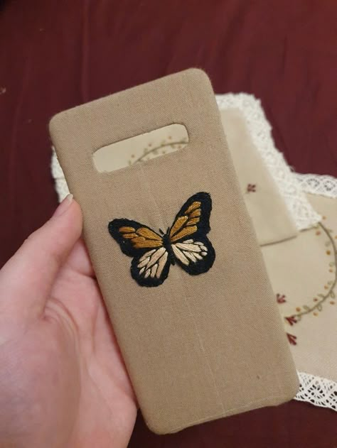 #phone#phone_case#butterfly#s10+ Embroidery Phone Cover, Handmade Phone Case Painted, Mobile Cover Ideas, Embroidery Phone Case, Embroidery Pouch, Embroidery Cases, Crochet Phone Cover, Diy Phone Case Design, Iphone Bag