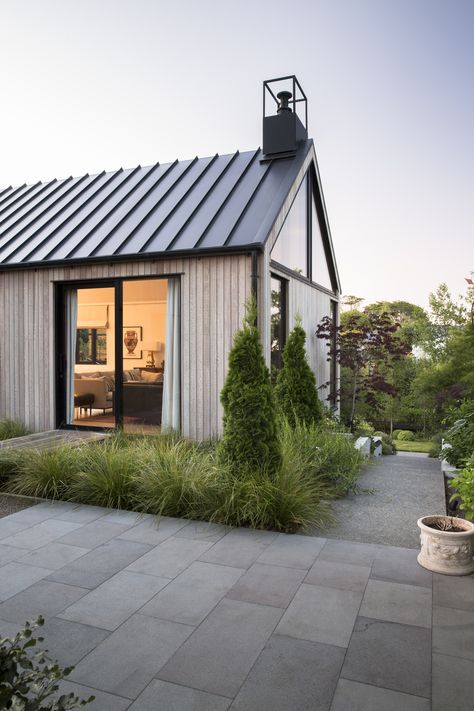 Tucked down a long driveway lined with established trees that opens out onto Wairarapa Stream lies River House. The owners had inhabited the original house on the property for generations, and after earthquake damage decided to build a new home that took advantage of the unique riverside environment. Cedar Cladding, Modern Barn House, Casa Exterior, Shed Homes, Modern Barn, River House, Tambourine, Marmaris, Building A New Home