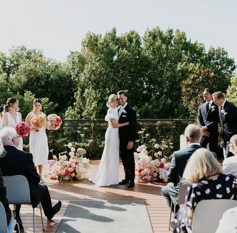 Ground Altar Flowers, Floor Altar Wedding, Minimalist Ceremony Flowers, Grounded Ceremony Flowers, Simple Alter Flowers, Archless Wedding Ceremony, Alter Floral Arrangement, Minimal Ceremony Flowers, Minimal Wedding Altar