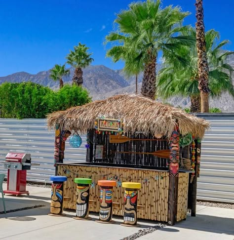 Tiki Bars Backyard, Tiki Bars Diy, Tikki Bar, Outdoor Tiki Bar, Tiki Bar Ideas, Diy Outdoor Bar, Outside Bars, Tiki Bar Decor, Tiki Decor