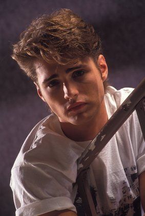 Brandon - Beverly Hills 90210 (greatest teen drama of all time) 90's Hollywood Actors, 80s Movie Stills, Jason Donovan 80s, Beverly Hills Hotel Wallpaper, Jason Priestley 90210, Brandon Walsh, Kalifornia 1993 Movie, Jason Priestley, Jennie Garth