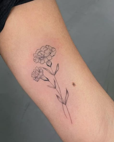 Carnation Flower Tattoo, Carnation Tattoo, Flower Tattoo Ideas, Bouquet Tattoo, Birth Flower Tattoos, Gorgeous Tattoos, Drawing Tattoo, Modern Tattoos, Carnation Flower