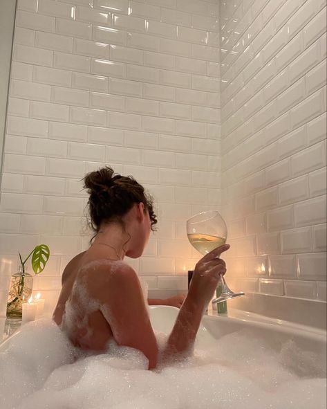 bubble bath wine curly hair bath tub photoshoot Bath Tub Aesthetic, Bubble Bath Photography, Bubble Bath Aesthetic, Bathtub Pictures, Bathtub Aesthetic, Bathtub Photography, Bath Tube, Bath Pictures, Aesthetic Bath