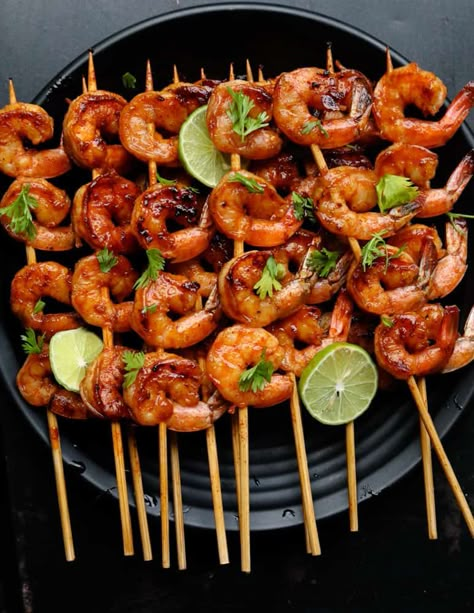 grilled shrimp skewers Prawn Kebabs Skewers, Seafood Street Food, Prawns Skewers, Shrimp Sticks, Seafood Barbecue, Skewers Ideas, Barbeque Skewers, Seafood Skewers, Grilled Shrimp Marinade