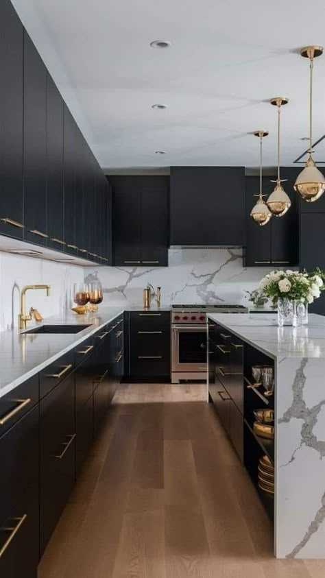 Marble Accent Wall, Black Kitchen Cabinet, Simple Kitchen Remodel, Transitional Decor Living Room, Transitional Decor Kitchen, Kitchen Cabinet Ideas, Black Kitchen Cabinets, Kitchen Design Plans, Kitchen Marble