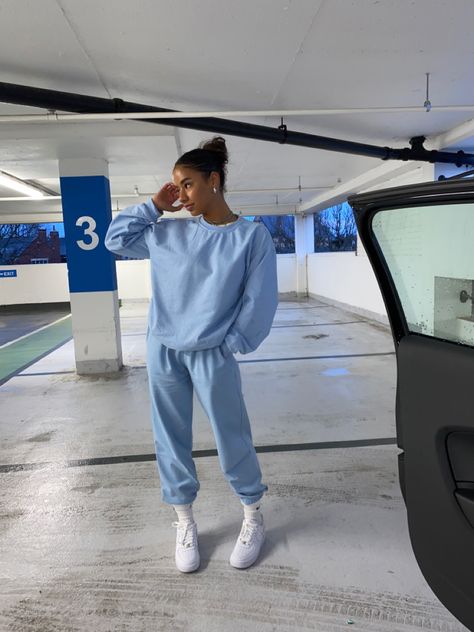 Tracksuit Outfit Aesthetic, Women Tracksuit Outfit, Black Wrap Dress Outfit, Womens Tracksuit Outfit, Blue Joggers Outfit, Sweatsuit Outfits Women, Tracksuit Aesthetic, Tracksuit Outfit Women, Joggers Outfit Women