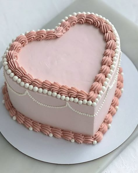 Simple But Cute Birthday Cakes, Pretty Birthday Cakes Heart, Simple Heart Birthday Cake, Heart Cake Simple Design, Cake Designs For 14th Birthday Girl, Preppy Pink Birthday Cake, Cake Ideas 16th Birthday Girl, Birthday Cake 13 Girl Year Old, 15th Birthday Cakes Girl