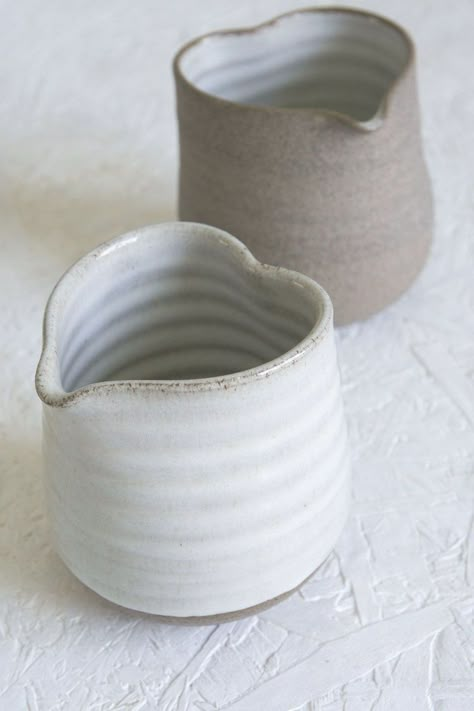 Beginners Ceramics, Gray Vase, Coil Pottery, Beginner Pottery, Vase Pottery, Med Tech, Farmhouse Decor Rustic, Rustic Pottery, Cerámica Ideas