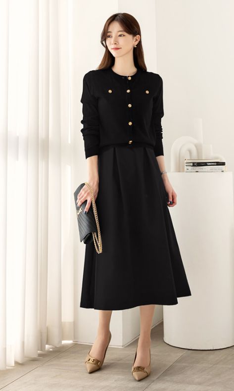 Business Classy Outfits, Trendy Dress Styles, Model Clothes, Government Job, Best Winter Outfits, Office Outfit, Total Black, Church Outfits, Midi Skirts