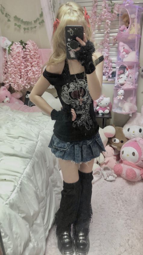 Y2k Cute Core Outfits, Hello Kitty Emo Outfits, Skirts And Oversized Shirts, Cute Emo Style, Goth Gyaru Outfits, Yk2 Emo Outfits, Alt Cute Outfits, Cute Y2k Grunge Outfits, Emo Outfits Dress