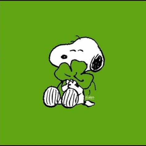 Holiday Quotes Funny, St Patricks Day Wallpaper, Happy Birthday Friend, Snoopy Funny, Happy Birthday Quotes Funny, Snoopy Images, Snoopy Wallpaper, Happy Birthday Quotes For Friends, Snoopy Quotes