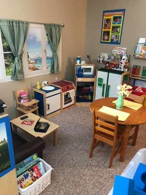 Home Living Area Preschool, Centers Classroom Setup, Home Living Center Preschool, Dramatic Area Preschool Ideas, Preschool Cozy Corner, Daycare Rooms Setup Small Spaces, Preschool Classroom Set Up, Preschool Setup, Prek Classroom Setup