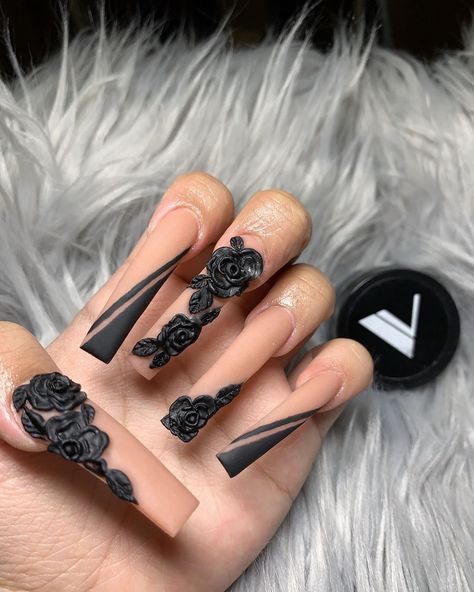 Lily 🌸✨💅🏻 on Instagram: “✖️black roses✖️ inspo: @queenofnails haven’t really done 3D flowers so i thought i’d give it a try! 🖤🖤🖤 using #118 @valentinobeautypure…” Classy Black Nails, 3d Flower Nails, Cow Nails, Black Acrylic Nails, Hippie Nails, Red Acrylic Nails, Gel Nail Art Designs, Long Acrylic Nail Designs, Colored Acrylic Nails