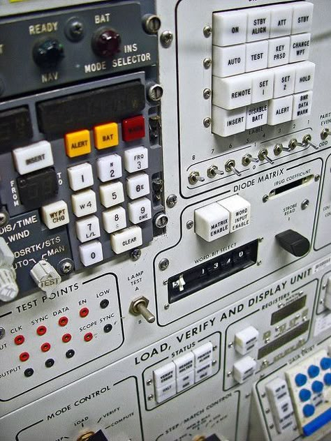 Cassette Futurism, Sci Fi Props, Spaceship Interior, Old Tech, Computer History, Old Technology, Retro Tech, Retro Gadgets, Control Panels