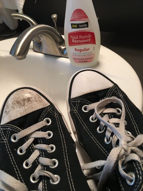 Clean your Converse with nail polish remover Cleaning Converse, Tenis Converse, Summer Things, Diy Cleaners, Polish Remover, Clean Living, Nail Polish Remover, Diy Shoes, Natural Nails