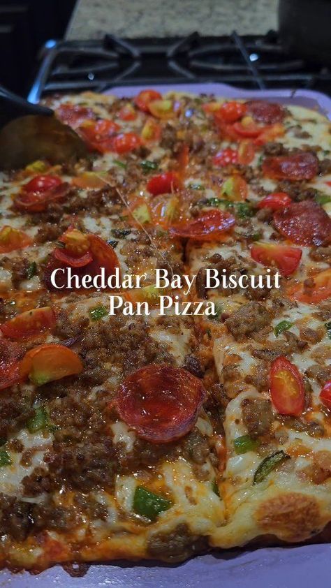 Cheddar Bay Biscuits Pizza, Cheddar Bay Biscuit Pizza, Biscuit Pizza Crust, Chef Boyardee Pizza, Broke Meals, Colorado Recipes, Detroit Pizza, Deep Dish Pizza Recipe, Colorado Food