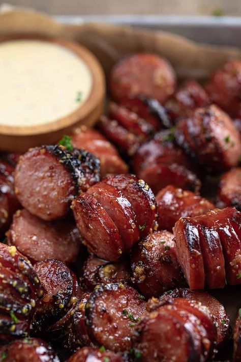 Kielbasa And Onions, Food To Make Him Fall In Love, Kiebalsa Appetizers, Sausage Board Ideas, Sausage Snack Recipes, Fun Easy Appetizers For Party, Polish Sausage Appetizers, New Year’s Day Food, Appetizers On A Budget