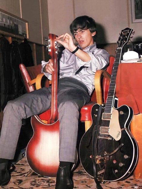 60s George Harrison, George Harrison Paul Mccartney, Beatles Profile Pictures, George Harrison Lockscreen, Young George Harrison, George Harrison Cute, Harrison Core, George Harrison 60s, George Harrison Pfp