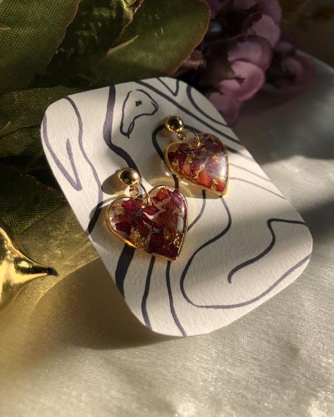 #smallbusiness Rose Earring Real Rose Petals Are Preserved Gold Platted DM for the prices and more info. #resin #smallbusiness #rose Resin Jewelry Rose, Flower Petal Resin Earrings, Resin Rose Petals, Rose Petal Resin Jewelry, Rose Petal Resin Keychain, Rose Petal Resin Ring, Rose Earring, Real Rose Petals, Resin Rose