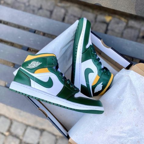 Pardonmykicks AB on Instagram: "Finally, go & get your hands on these ’sonics’ 💛 Air Jordan 1 Mid 'Sonics' Check website for sizes! www.pardonmykicks.se" Jordan 1 Green, Baseball Jacket Outfit, Air Jordan 1 Women, Custom Air Jordan 1, Jordan 1 Outfit, Vintage Football Shirts, Yellow Sneakers, Jordan 1s, Fashion Shoes Sneakers