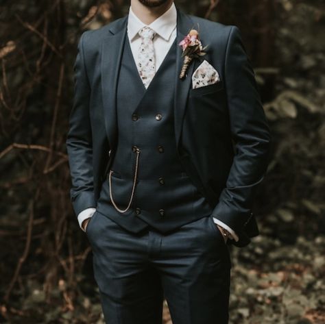 Groomsmen Attire Gothic, Mens Wedding Attire Cottagecore, Dark Academia Wedding Suit Men, Moody Wedding Menswear, Unique Black Groom Suit, Cottagecore Wedding Tuxedo, Fairytale Wedding Suit Men, Dark Wedding Suits For Men, Fairytale Groomsmen Attire