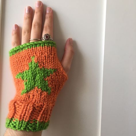 Knitted Gloves Mittens, Green Star, Orange And Green, Knitted Gloves, Mitten Gloves, Shape Pattern, Star Shape, Shape Patterns, Arm Warmers