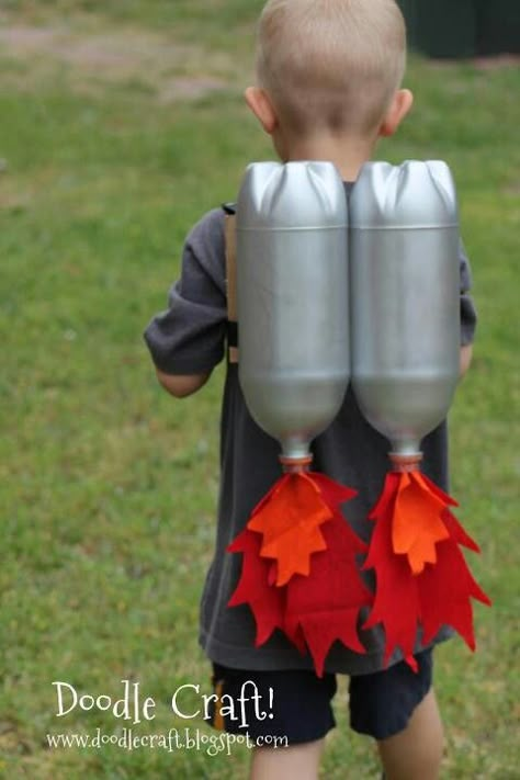 Astronaut idea Oppgaver For Barn, Jet Pack, Upcycled Crafts, Elementary Art, Kid Crafts, Halloween Costume Ideas, Holidays Halloween, Future Kids, Craft Activities